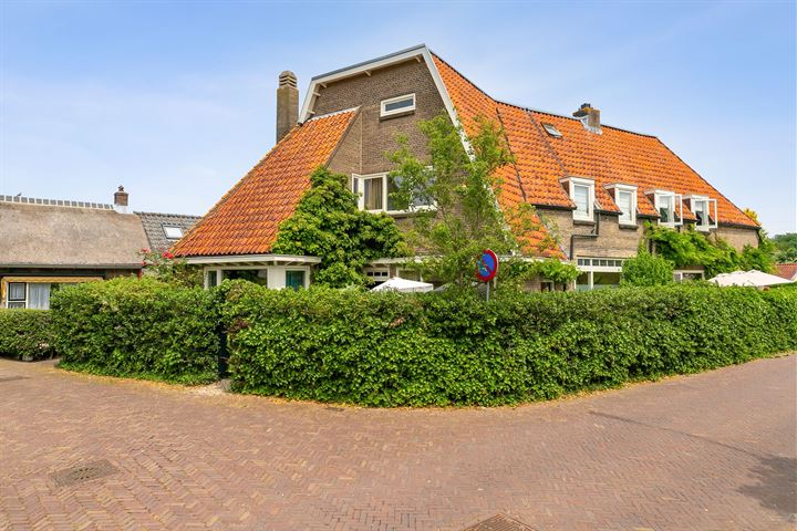 Kerklaan 9 in Laren foto