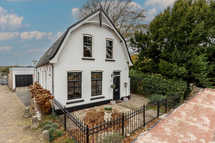 Kerkplein 10 in Oostvoorne foto