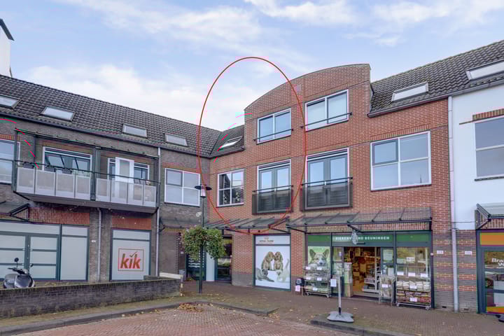 Kerkplein 110 in Beuningen Gld foto