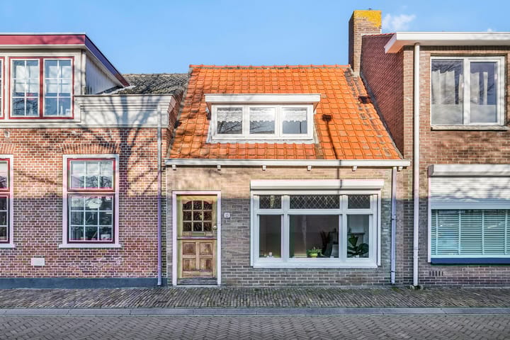 Kerkplein 13 in Nieuw- en Sint Joosland foto