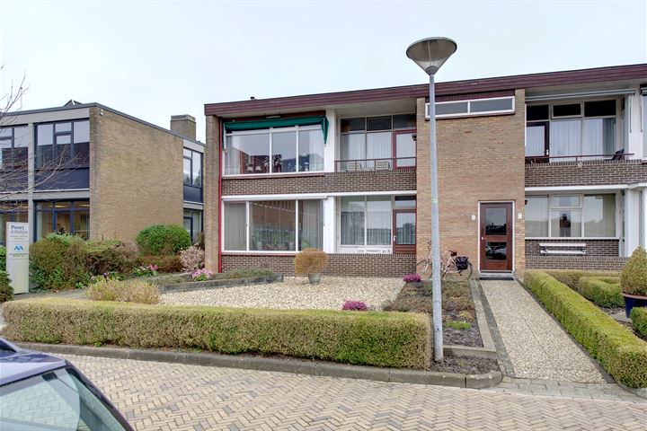 Kerkplein 18 in Uithuizen foto