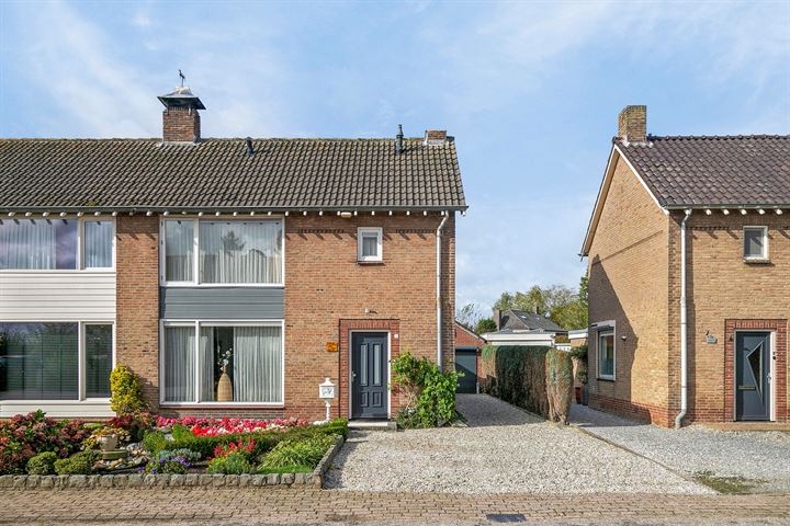 Kerkstraat-zuid 5 in Oeffelt foto