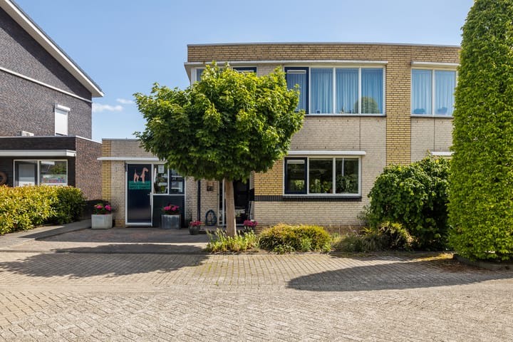 Kloosring 57 in Oud-Beijerland foto