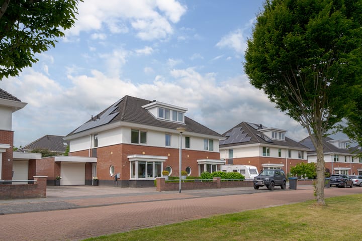 Kloostersingel 9 in Assen foto