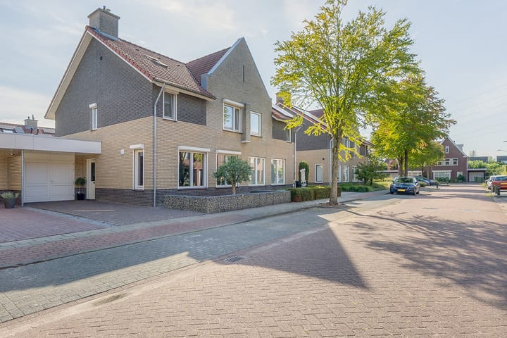 Knikeind 16 in Best foto