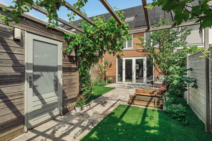 Knobbelzwaan 77 in Uithoorn foto