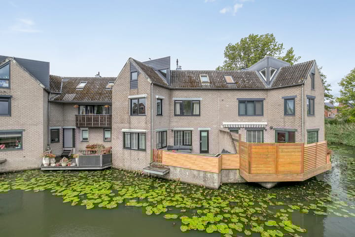 Koetshuis 17 in Oud-Beijerland foto