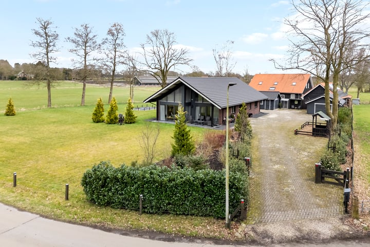 Koeweg 16 in Emst foto