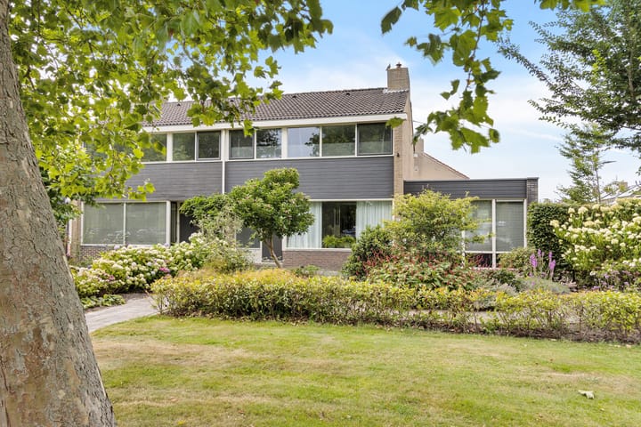 Koningin Julianalaan 10 in Joure foto