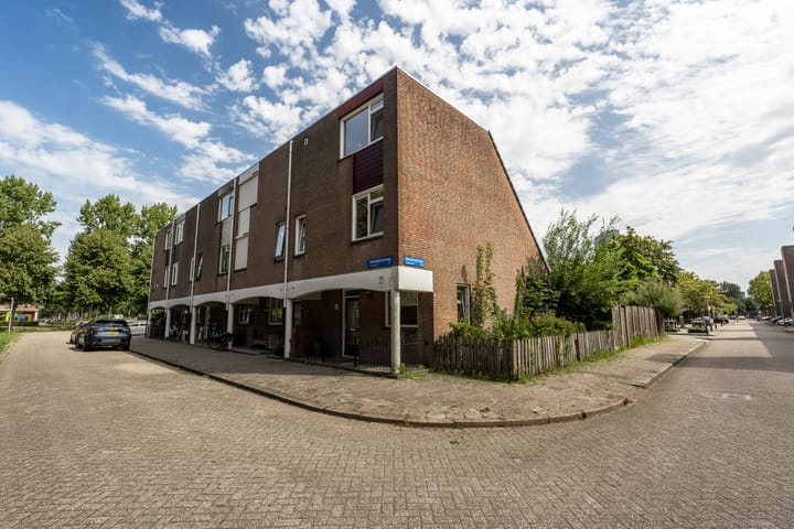 Koninginneweg 32 in Almere foto