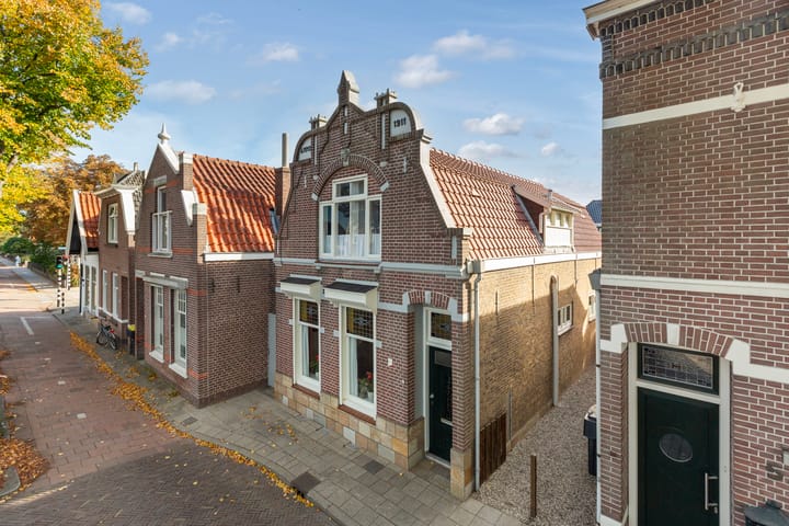 Koninginneweg 55 in Oud-Beijerland foto