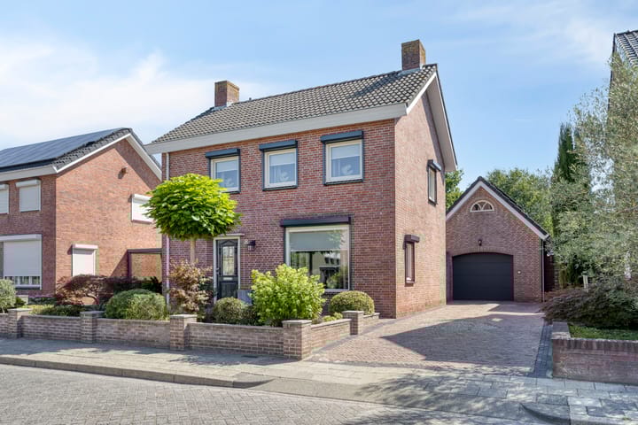 Korenbloemstraat 8 in St. Willebrord foto