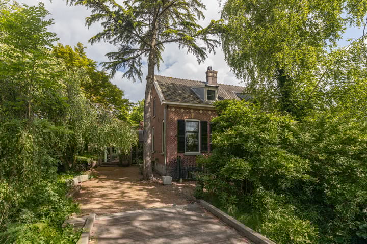 Kralingseweg 330 in Rotterdam foto