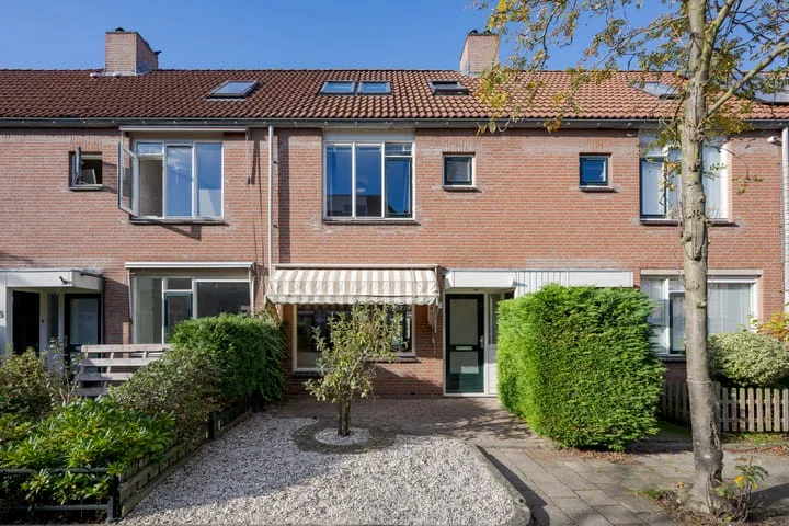 Kramsvogelerf 7 in Voorschoten
