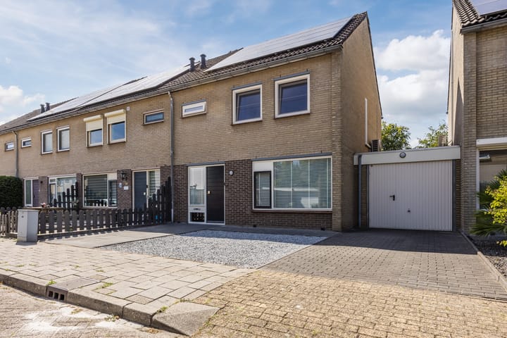 Kriegerstraat 17 in Grave foto