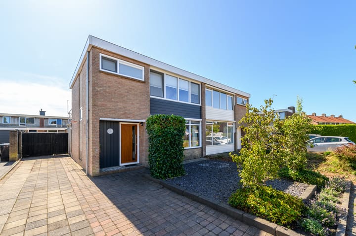 Kwekerijstraat 13 in Joure foto