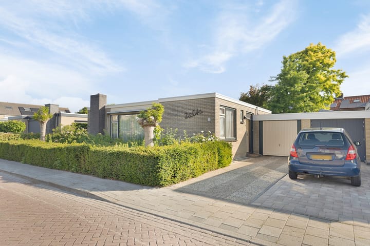 Laan van Barbestein 7 in Heinkenszand foto