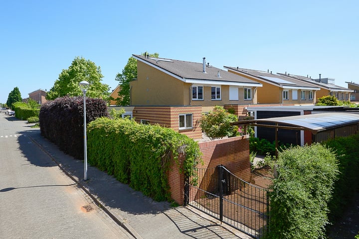 Laan van Loevestein 21 in Nieuw-Vennep foto