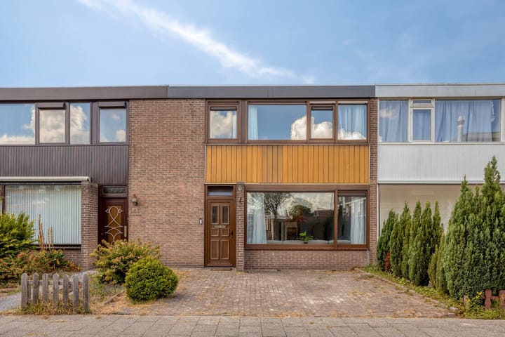 Laan van Nieuw Blankenburg 254 in Rozenburg foto