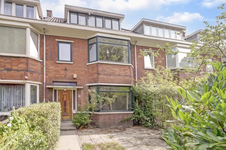 Laan van Nieuw Oosteinde 235 in Voorburg foto