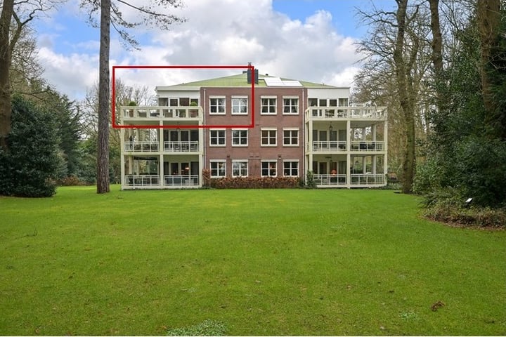 Laan van Pluymestein 28 in Wassenaar foto