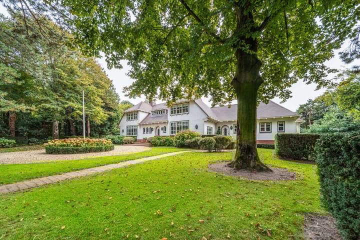 Laan van Rhemen van Rhemenshuizen 15 in Wassenaar