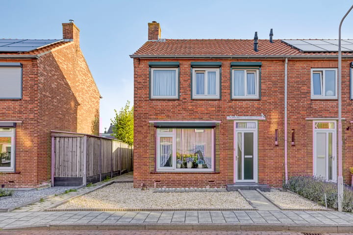 Langeviele 10 in Kruiningen foto