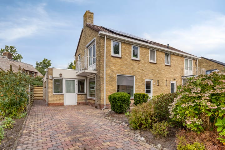 Larixlaan 18 in Roden foto