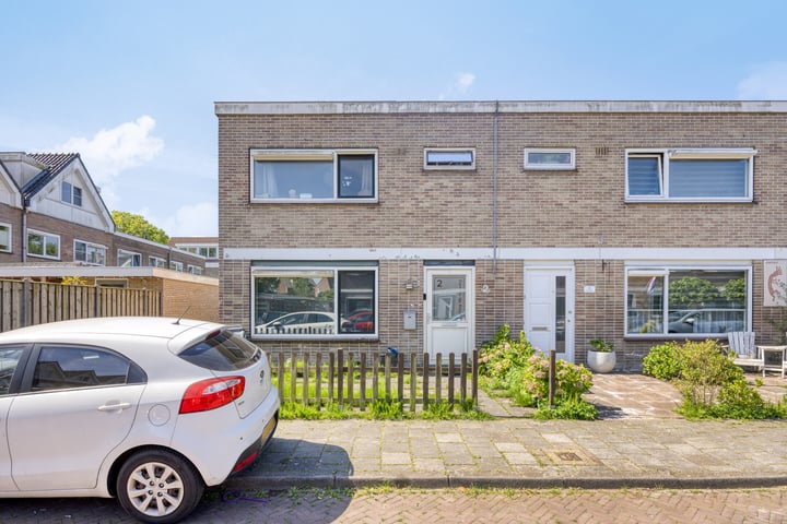 Larixlaan 2 in Zwanenburg foto