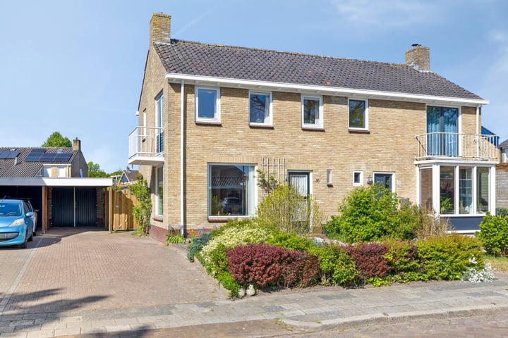 Larixlaan 30 in Roden foto