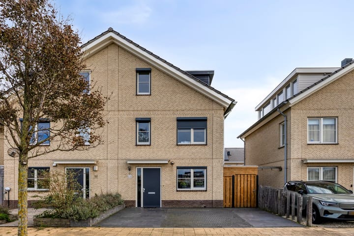 Leen van der Houwenstraat 66 in Hoek van Holland foto