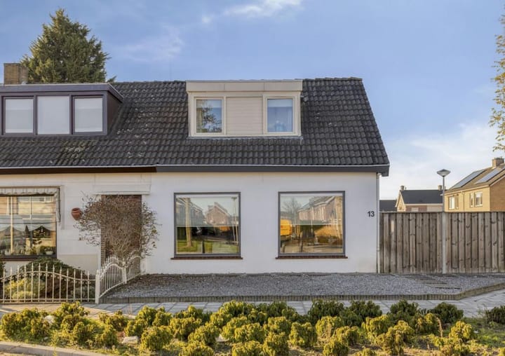 Leeuwenbekstraat 13 in St. Willebrord foto