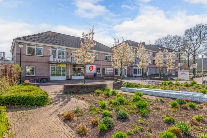 Lesturgeonplein 12 in Vledder