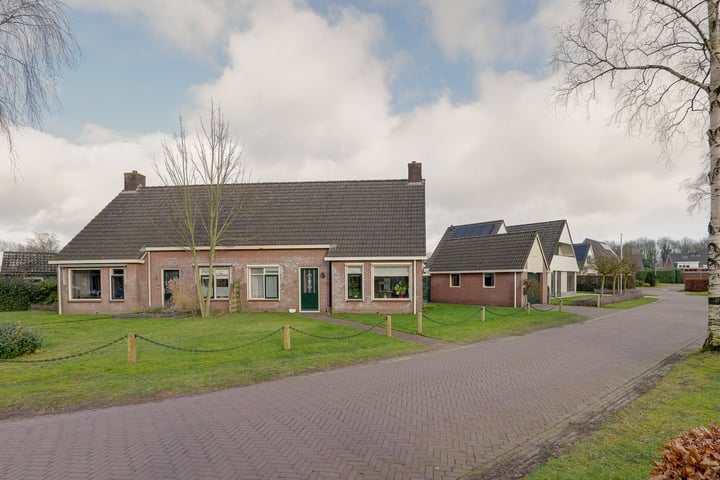 Lienstukken 38 in Grolloo foto