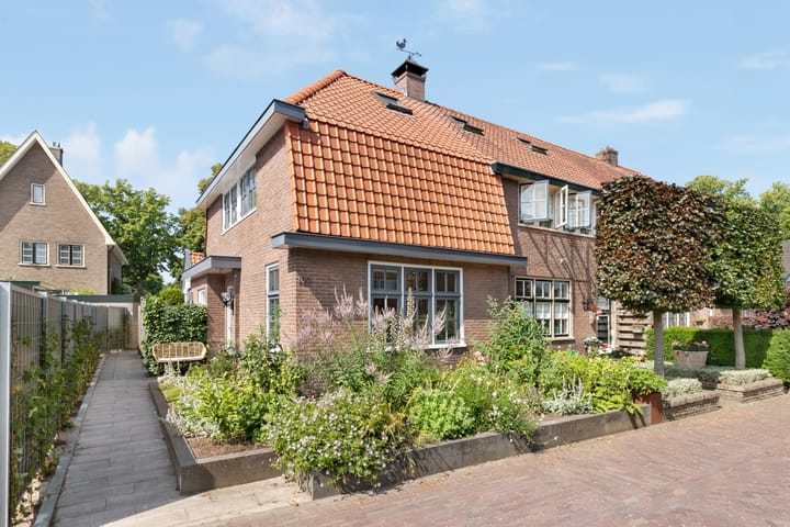 Lindenlaan 100 in Huizen foto