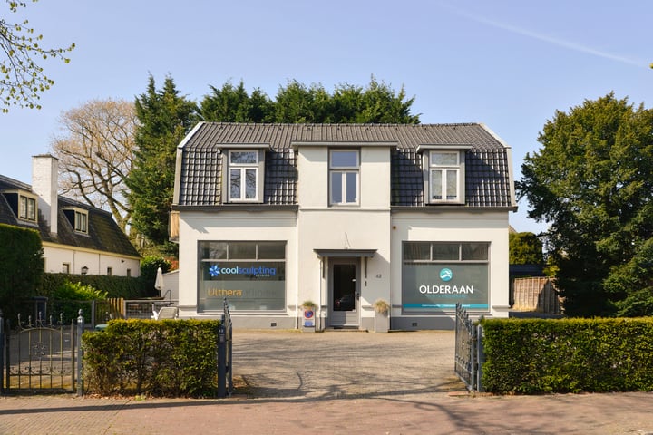 Lindenlaan 42 in Huizen foto