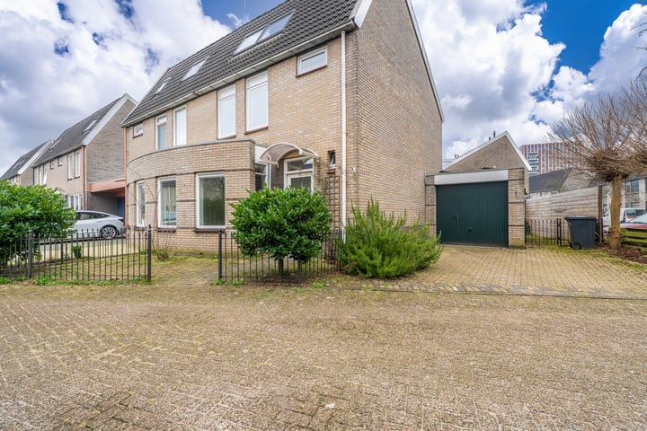 Loena 17 in Hoogezand foto