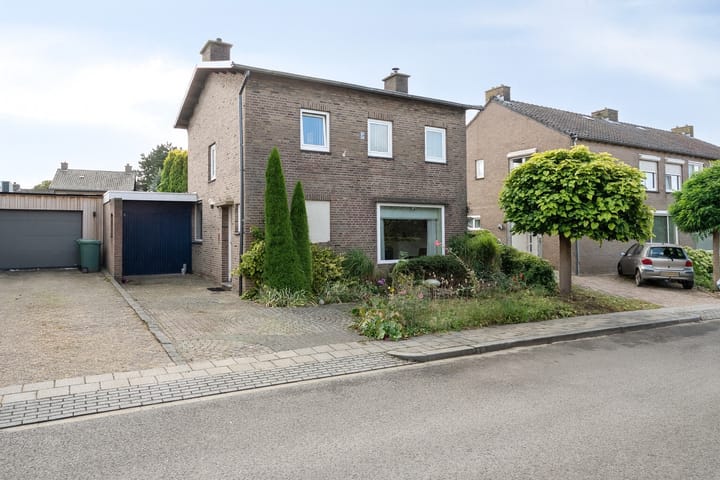 Luipertstraat 15 in Moorveld foto