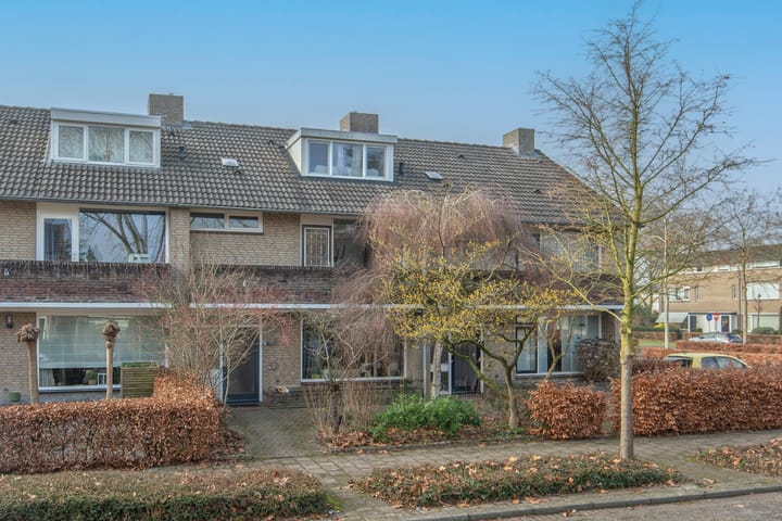 Lupinelaan 17 in Waalre