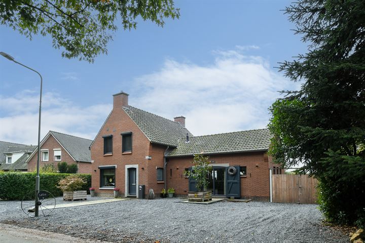 Maalbroek 145A in Roermond foto