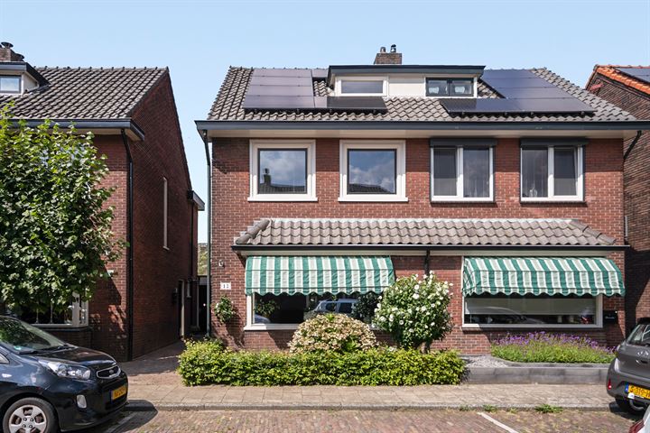 Maanstraat 12 in Hengelo foto