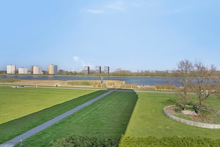 Maasboulevard 153 in Spijkenisse foto