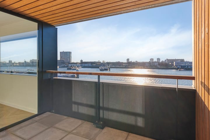 Maashaven N.z. 613 in Rotterdam foto