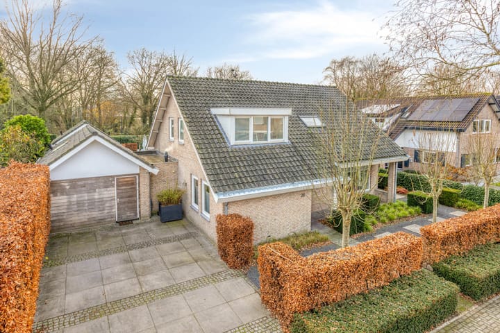 Maasland 20 in Waalwijk foto