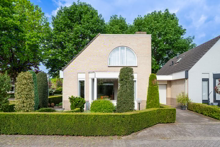 Maasland 85 in Waalwijk foto