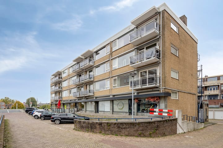 Maasplein 69 in Zwijndrecht foto