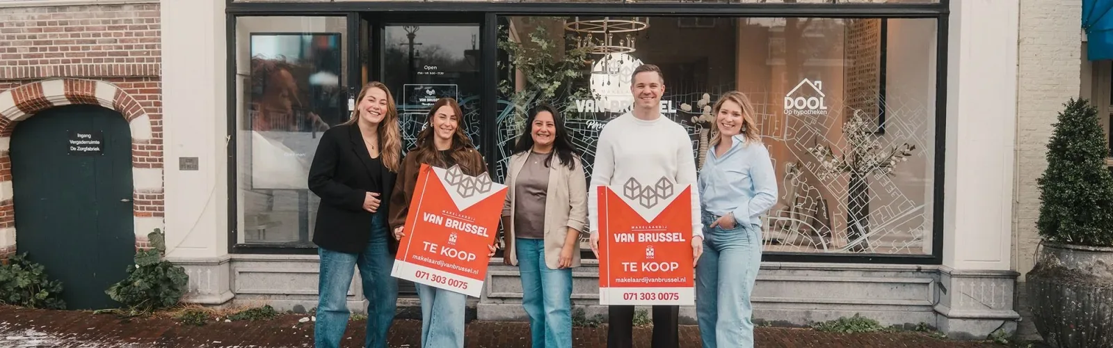Team foto van Makelaardij Van Brussel