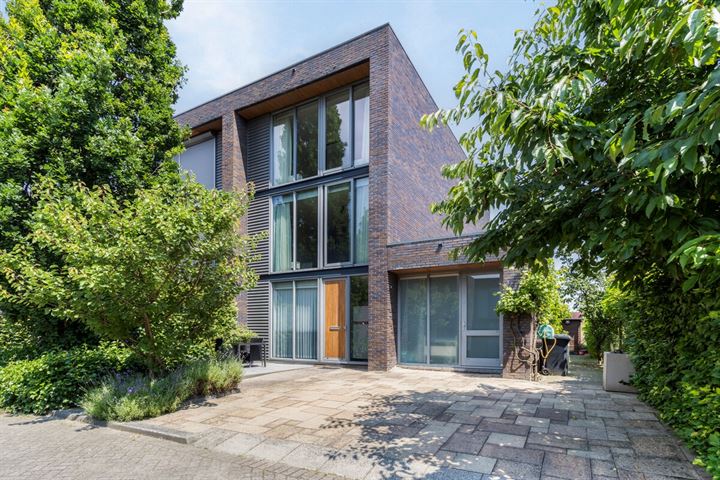 Makoré 8 in Dordrecht foto