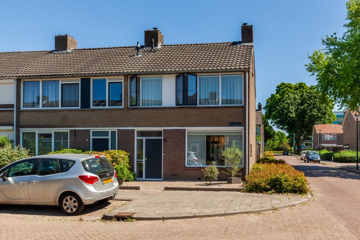 Manhuisveld 31 in Breda foto