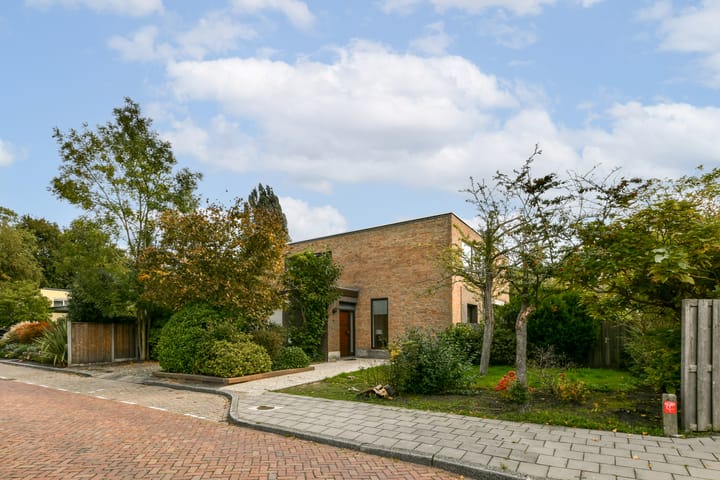 Manus Peetstraat 2 in Amstelveen foto